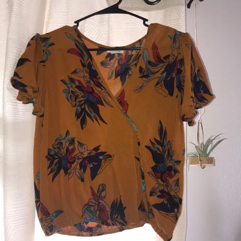 Women’s rust/floral blouse.